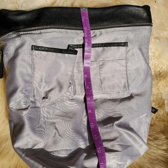 Just a great HAUL-ALL Bag ~ EUC: Calvin Klein Black Leather Bucket Bag - Picture 7 of 10